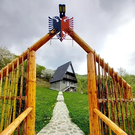 Shtepia E Shqiponjes Semesterpark *