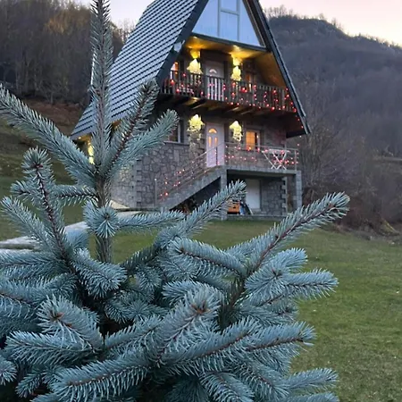 Shtepia E Shqiponjes Gropat e Selces
