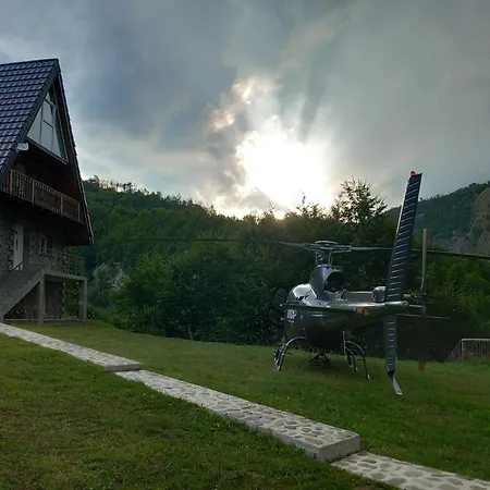 Shtepia E Shqiponjes Gropat e Selces